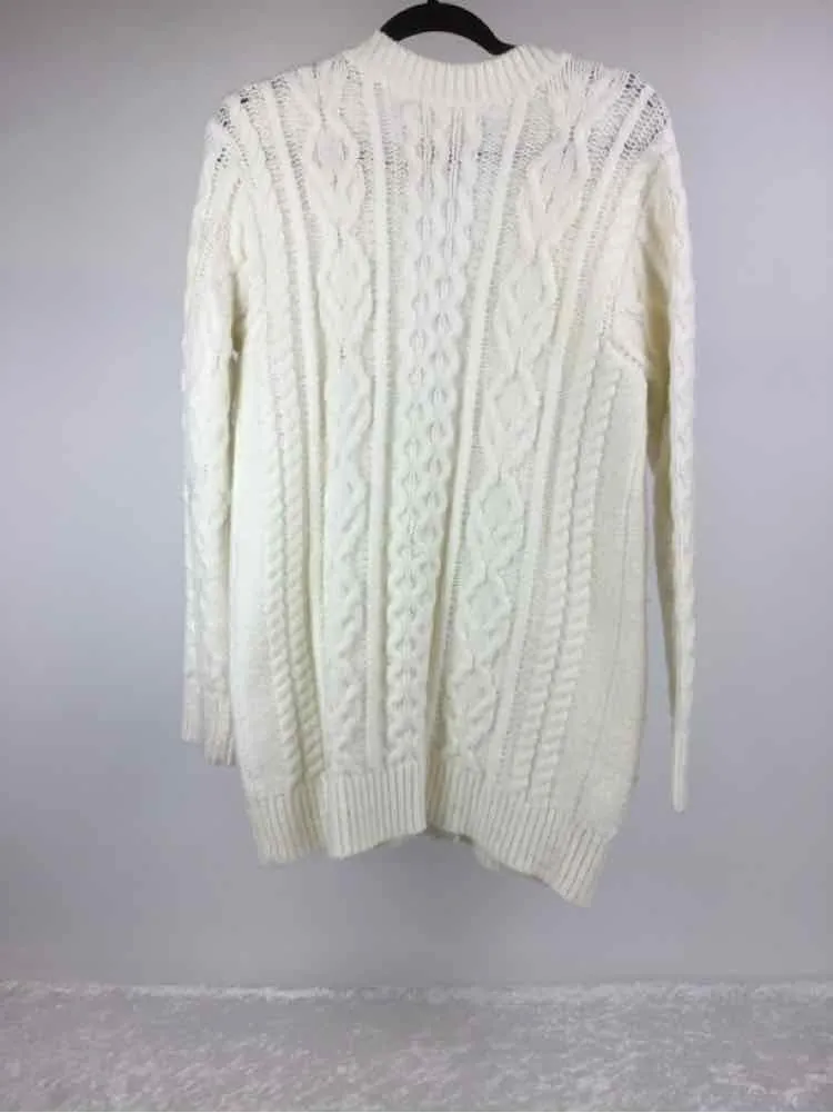 1901 Size S Winter White Knit button front Cardigan