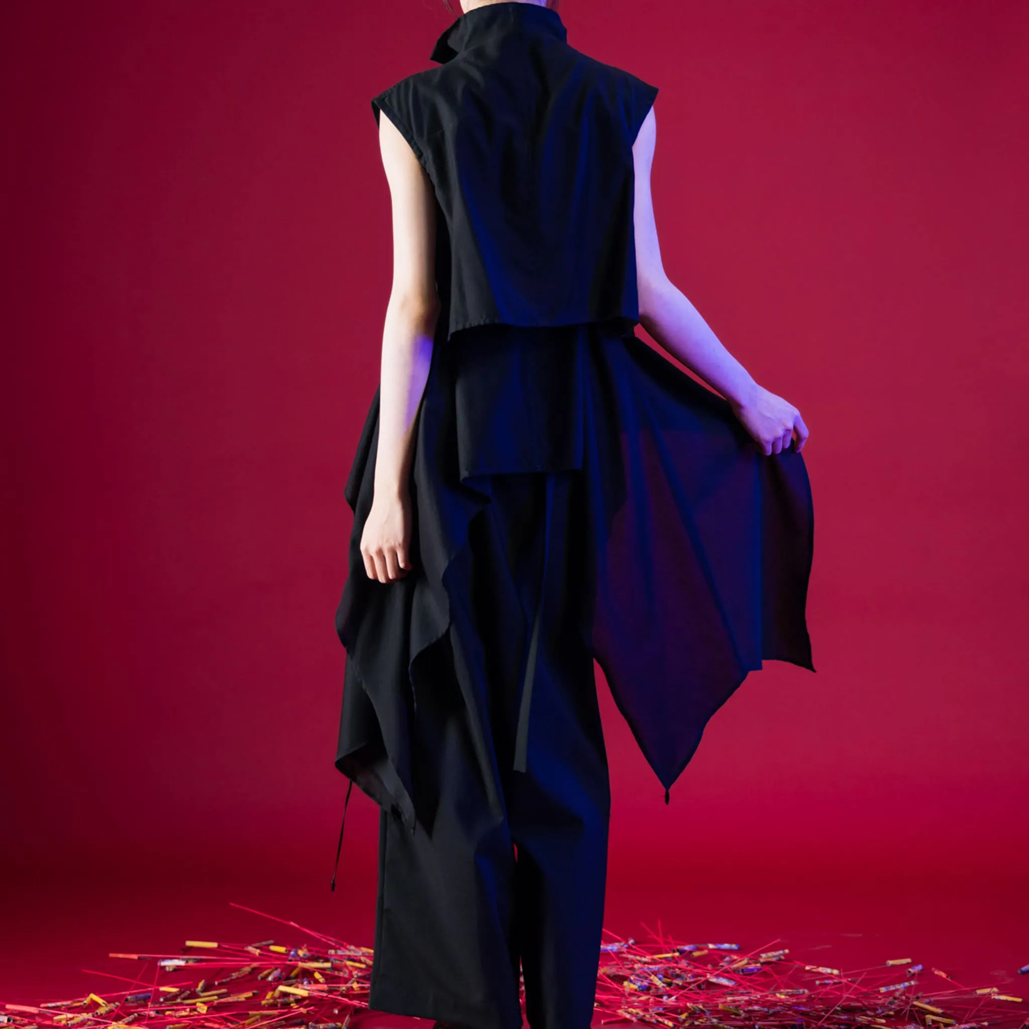 Multi-Layers Draping Sleeveless Shirt