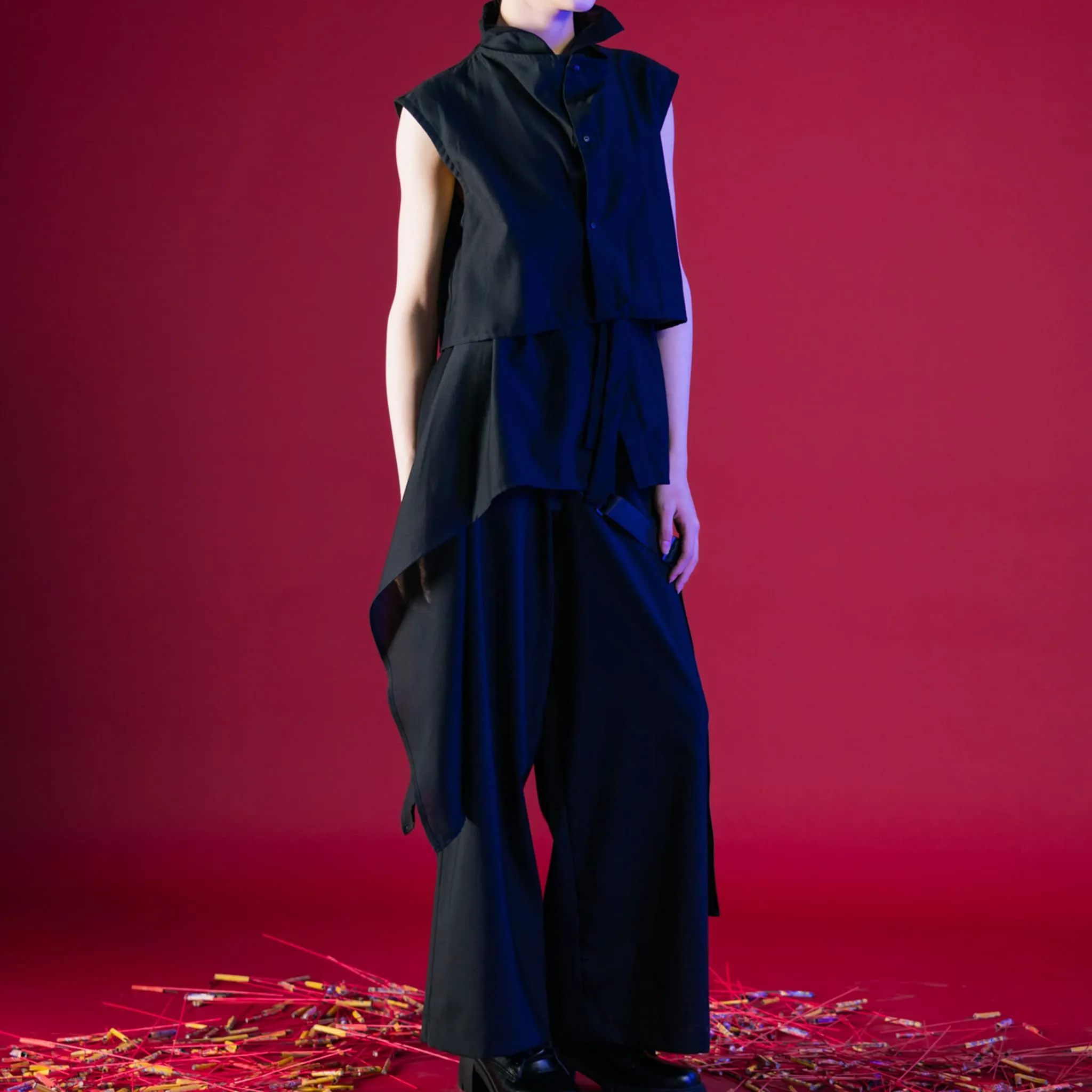 Multi-Layers Draping Sleeveless Shirt