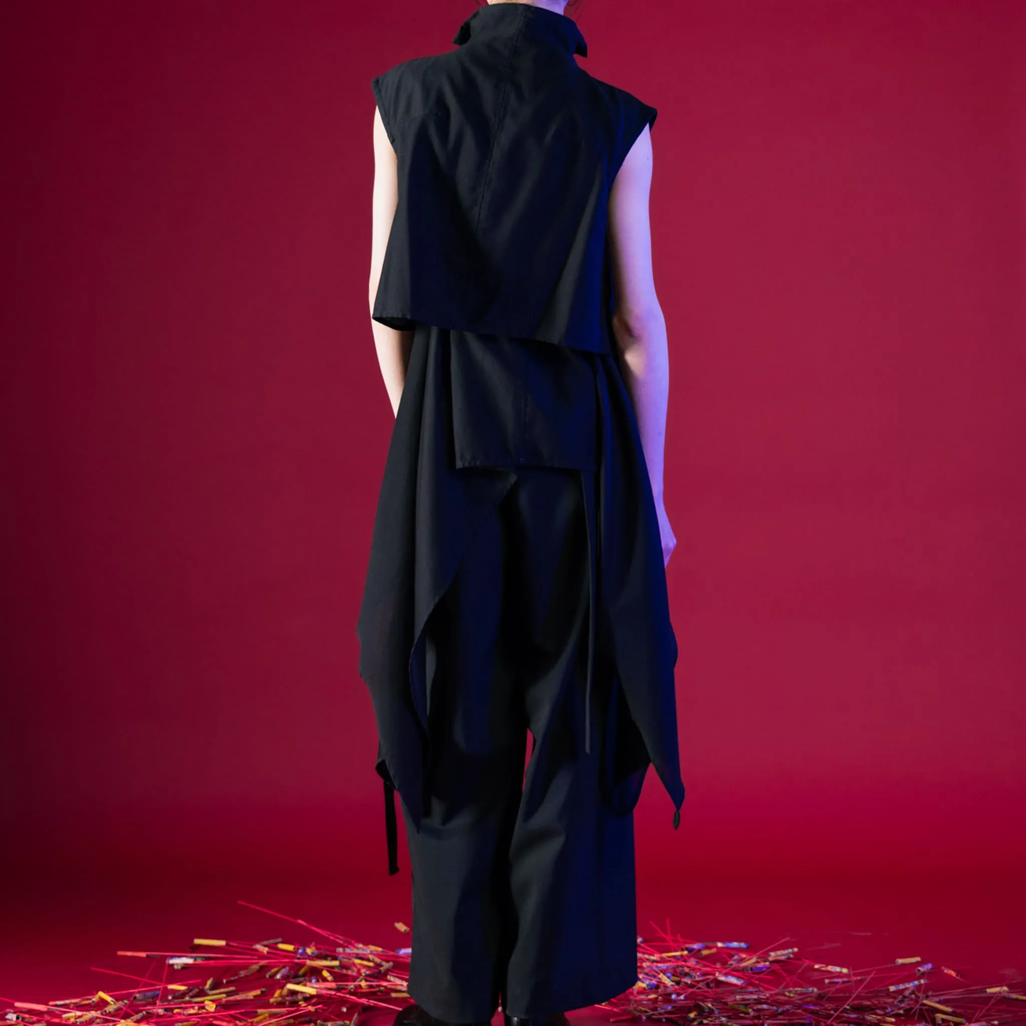 Multi-Layers Draping Sleeveless Shirt