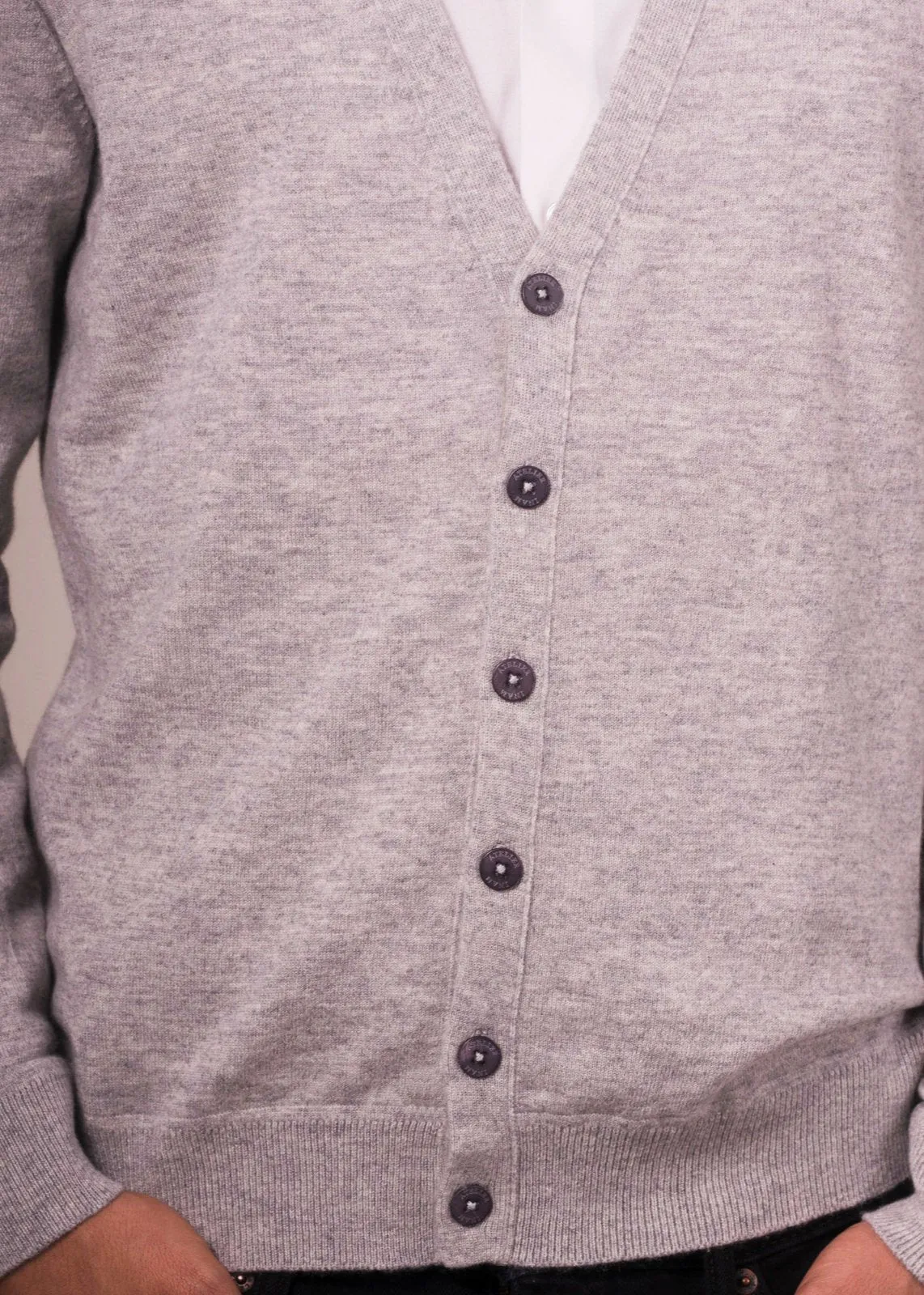 NEIL | Our modern V cardigan